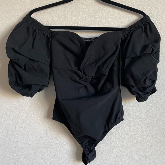 PrettyLittleThing Bardot Ruched Bodysuit with Puff Sleeves - Picture 2 of 5